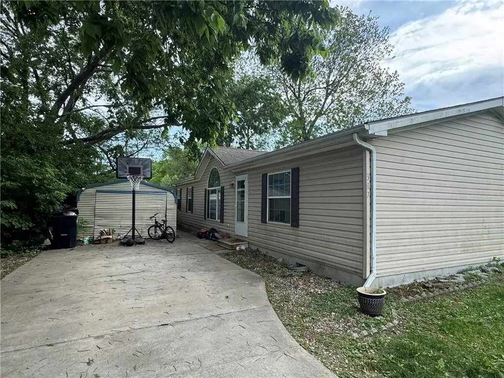 307 E Agnes Street, McLouth, KS 66054 - #1
