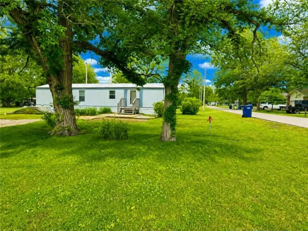 1201 E Buckeye Street, Columbus, KS 66725 - #1
