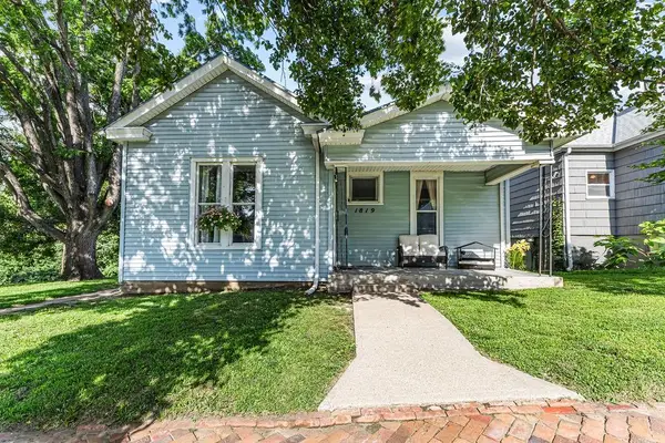 1819 Dewey Avenue, St Joseph, MO 64505