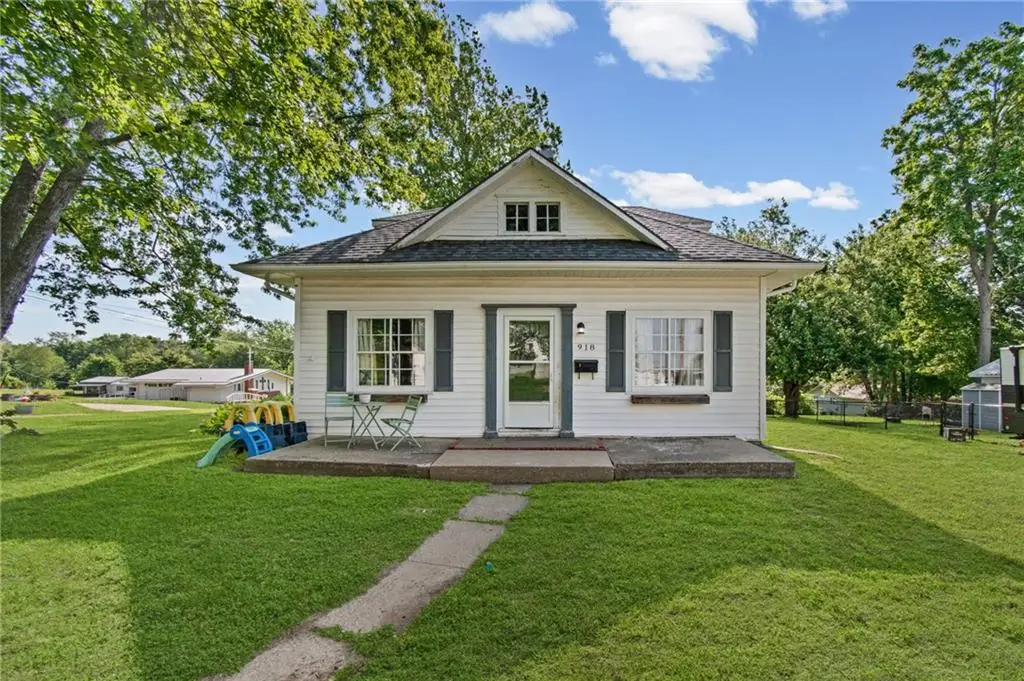 918 Park Street, Carrollton, MO 64633 - #1