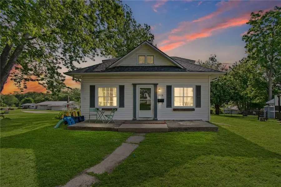 918 Park Street, Carrollton, MO 64633 - #2