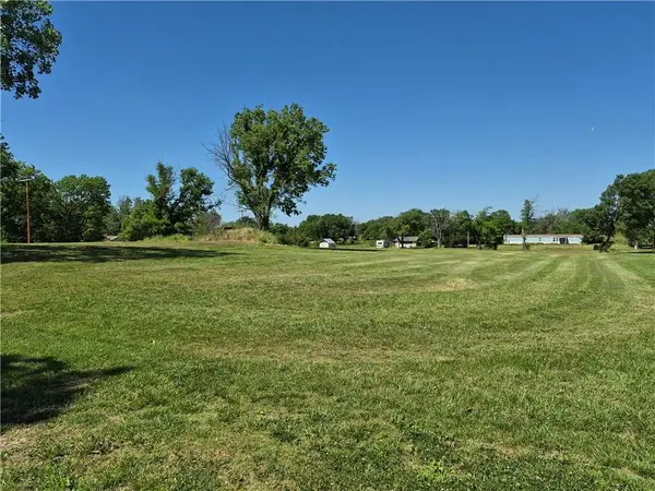 506 Douglas N/a, Longton, KS 67352
