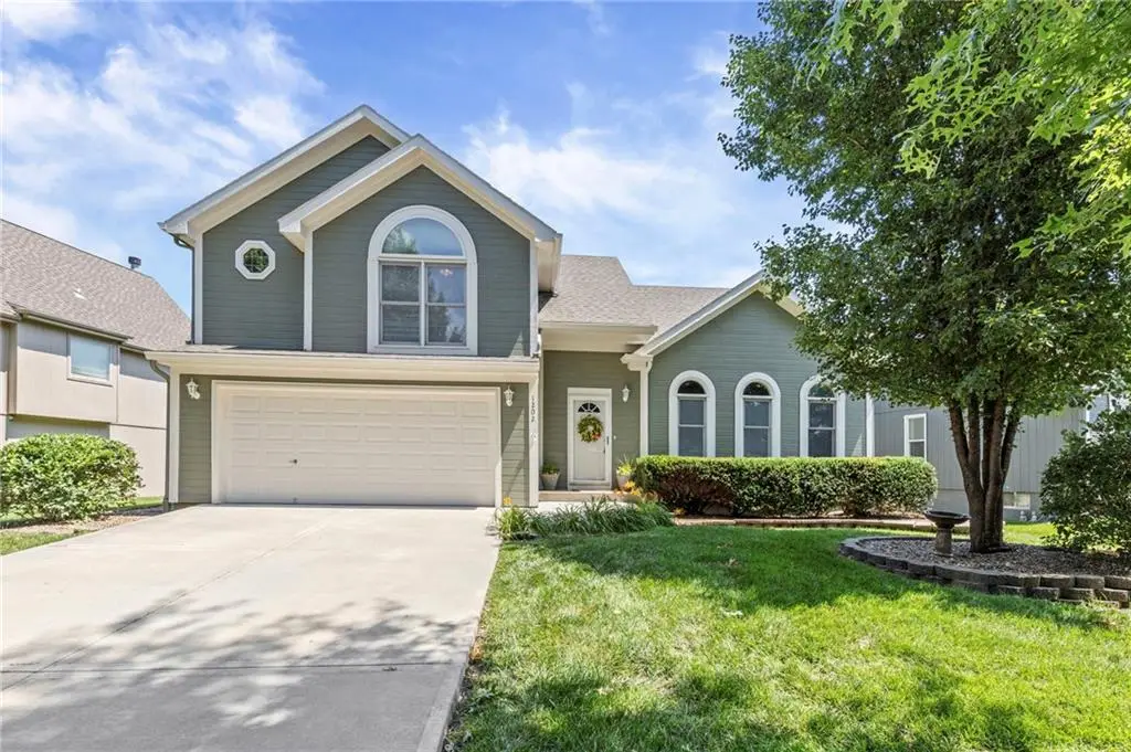 1202 Aspen Drive, Smithville, MO 64089 - #1
