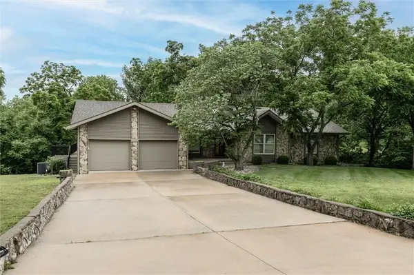 13325 Kimberly Circle, Olathe, KS 66061