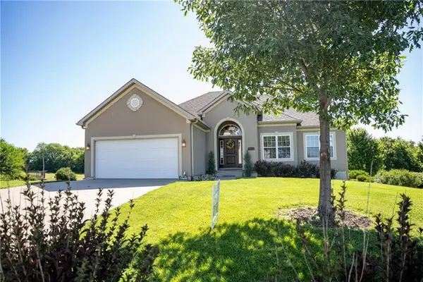 19327 Tomahawk Lane, St Joseph, MO 64505