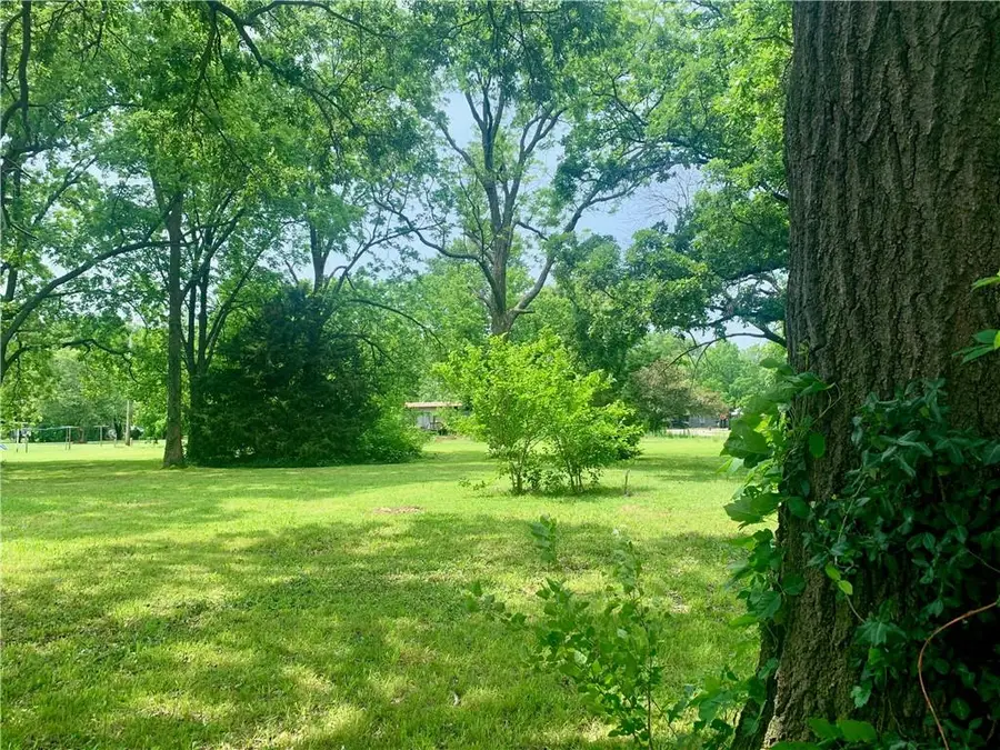 610 E 7th Street, Pleasanton, KS 66075 - #2