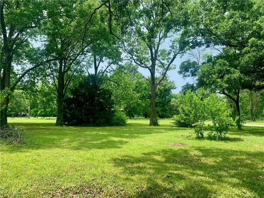 610 E 7th Street, Pleasanton, KS 66075 - #3