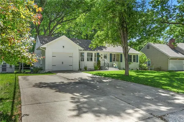 8735 Foster Lane, Overland Park, KS 66212