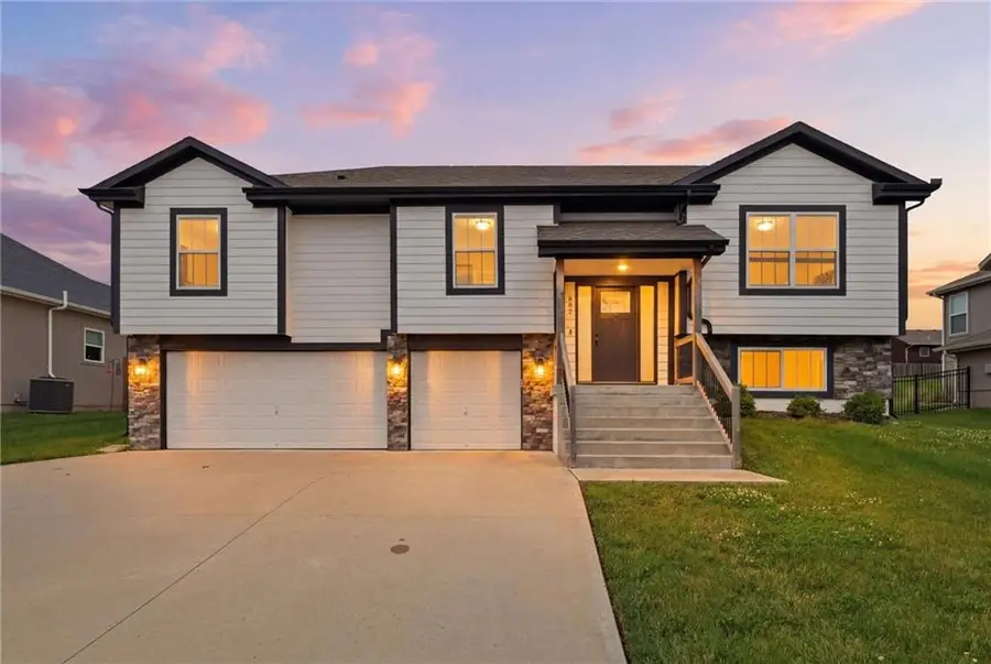 802 Wright Street, Pleasant Hill, MO 64080 - #2