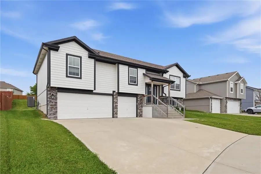 802 Wright Street, Pleasant Hill, MO 64080 - #3