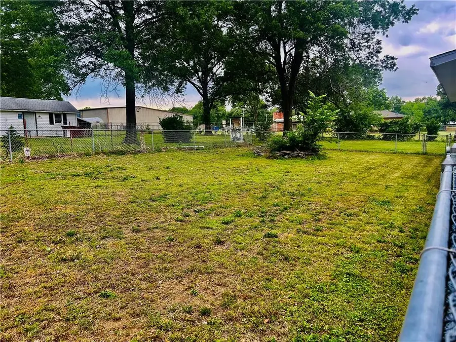 2404 Morgan Street, Coffeyville, KS 67337 - #3