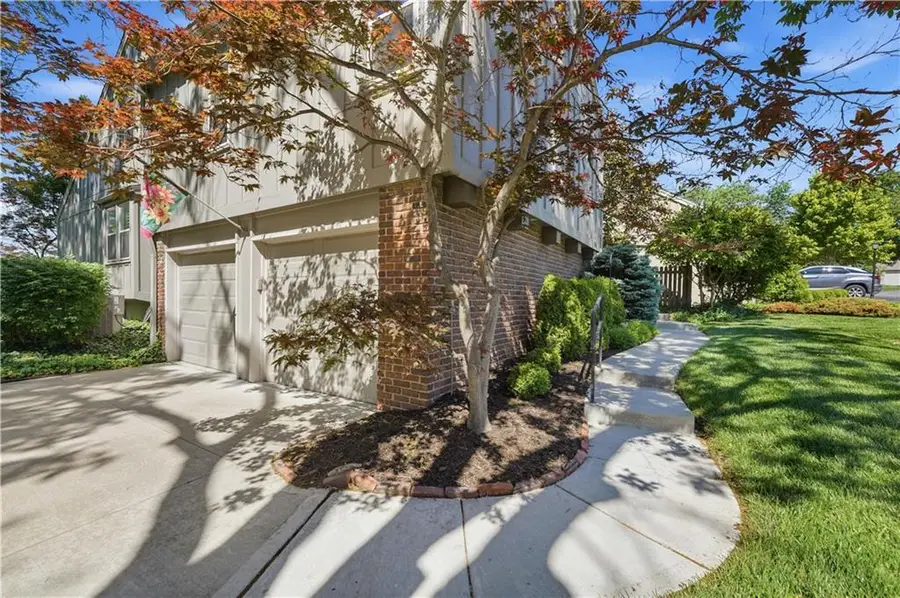 4306 W 111th Terrace, Leawood, KS 66211 - #3