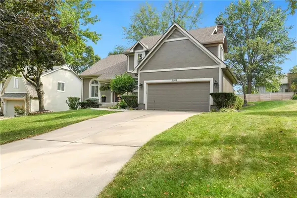 2508 NW Bent Tree Circle, Lee's Summit, MO 64081