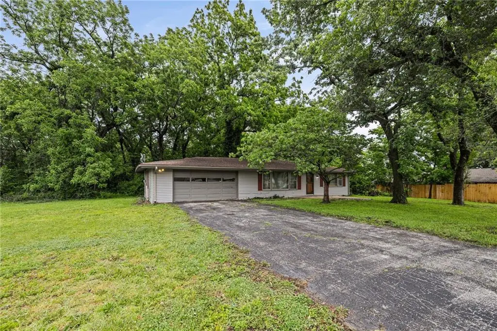 11517 Greenwood Street, Kansas City, MO 64134 - #1