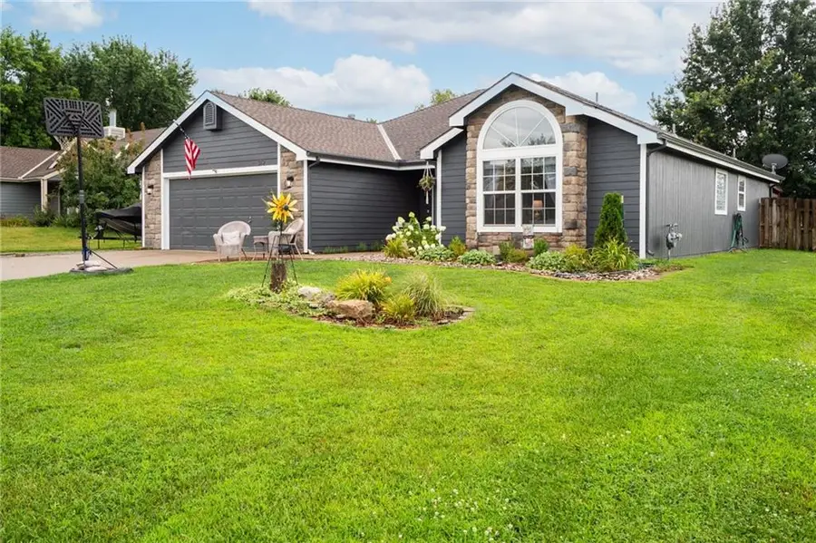 319 W 26th Street, Eudora, KS 66025 - #2