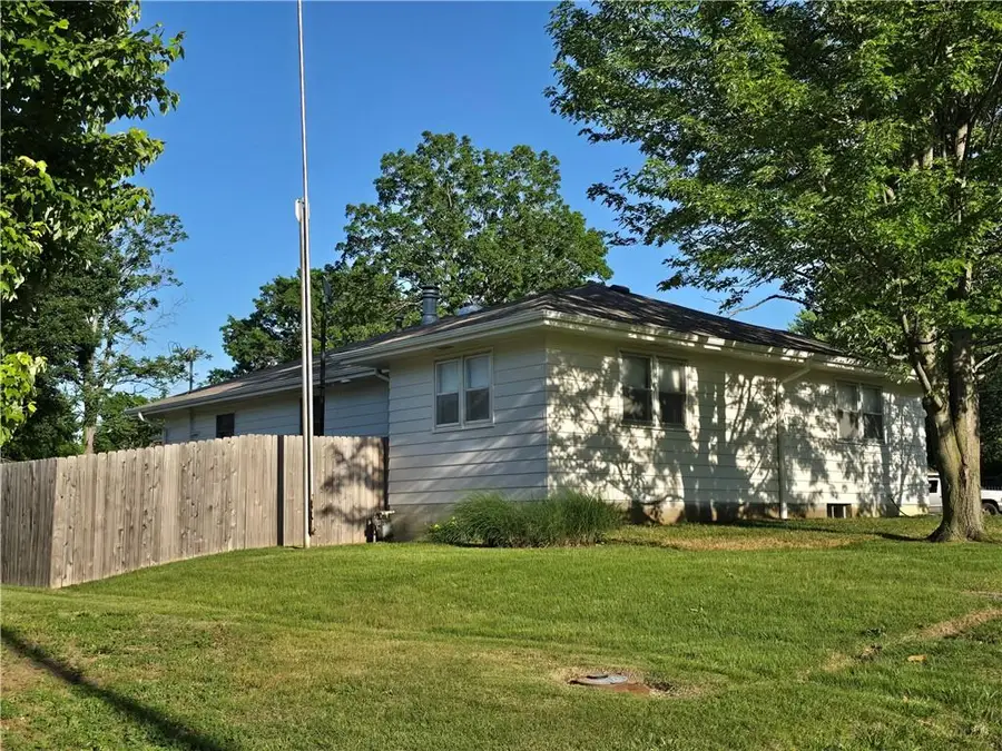 223 W 9th Street, Fort Scott, KS 66701 - #2