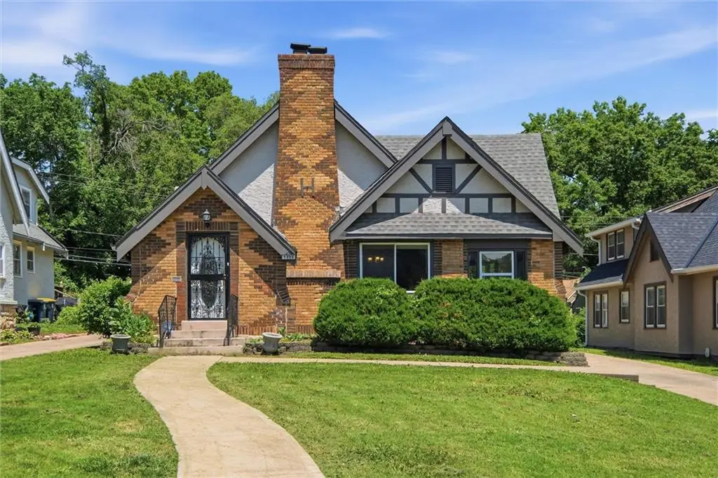 1222 E 76th Street, Kansas City, MO 64131 - #1