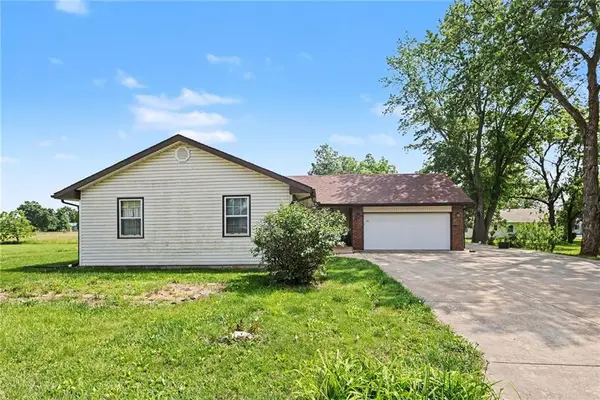 104 Walker Drive, Wellsville, KS 66092