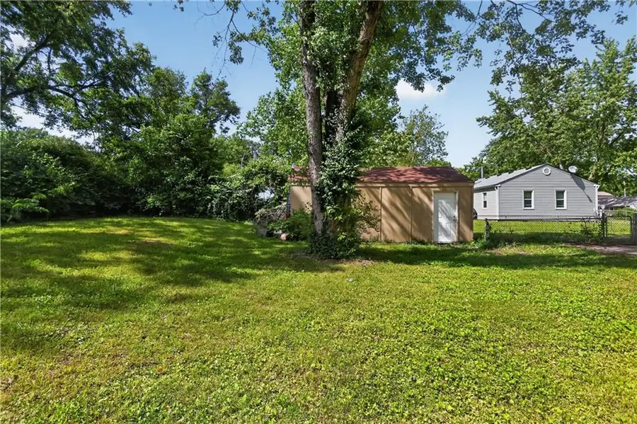 5318 N Garfield Avenue, Kansas City, MO 64118 - #3