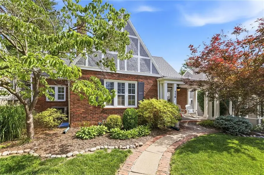 114 E 69 Terrace, Kansas City, MO 64113 - #2