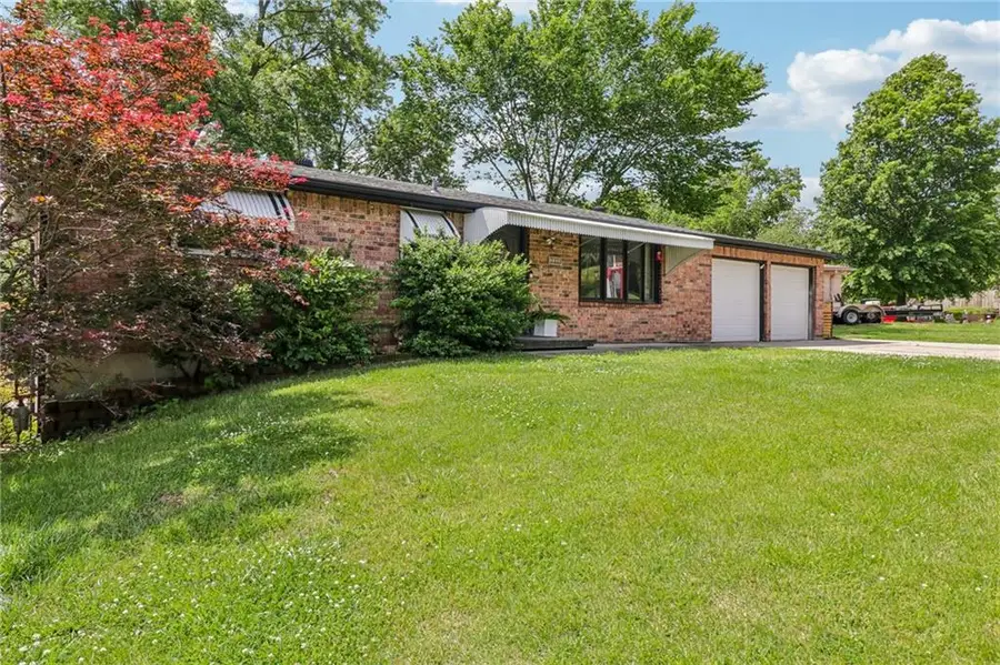 5113 Ridgewood Drive, Kansas City, MO 64151 - #2