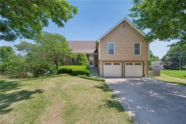 1007 NE 106th Court, Kansas City, MO 64155