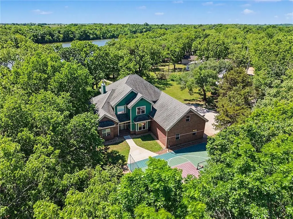 58 W Lake Road, Farlington, KS 66734 - #1