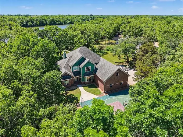 58 W Lake Road, Farlington, KS 66734