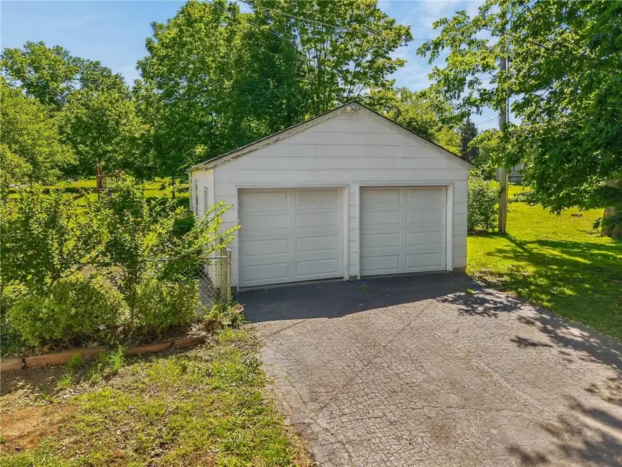 11131 Sunnyslope Drive, Kansas City, MO 64134 - #3