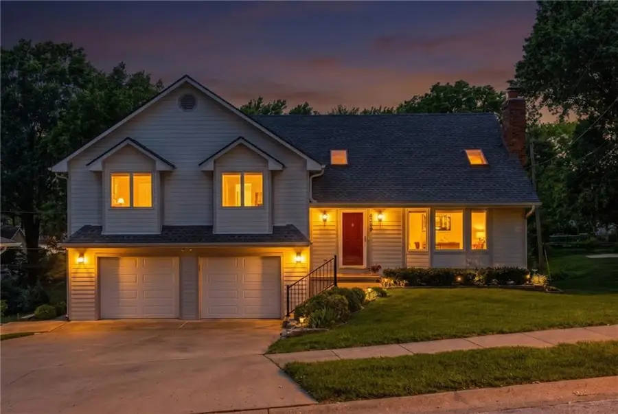 5308 N Wyandotte Street, Gladstone, MO 64118 - #2