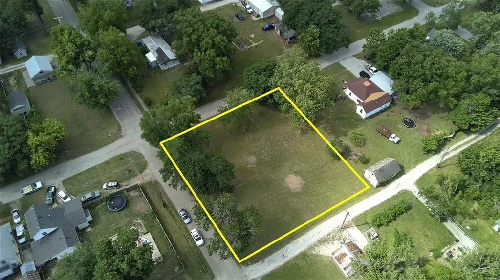422 &428 E 3rd Street, Cherryvale, KS 67335 - #1