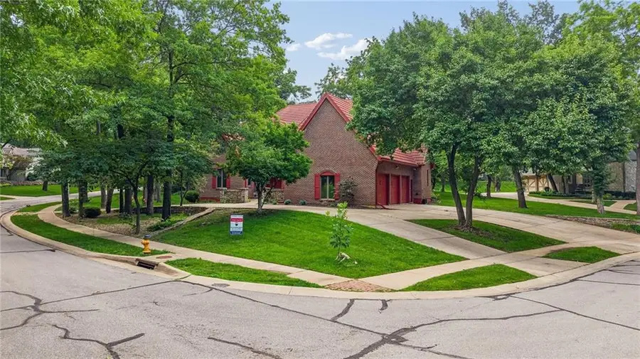 12101 Pawnee Lane, Leawood, KS 66209 - #3