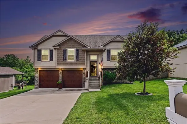 203 E Woodland Avenue, Lone Jack, MO 64070