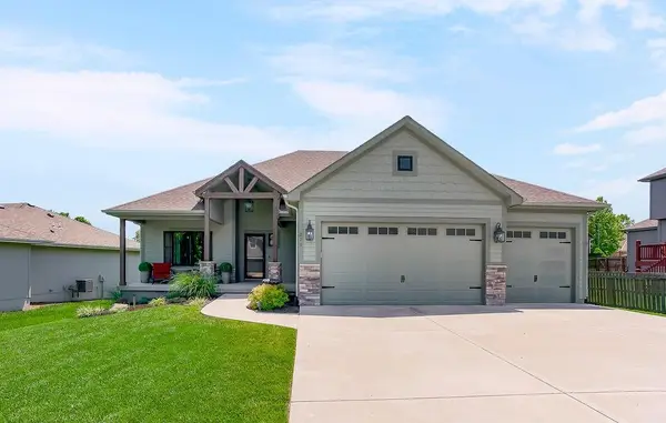 211 Broadmoor Drive, Louisburg, KS 66053