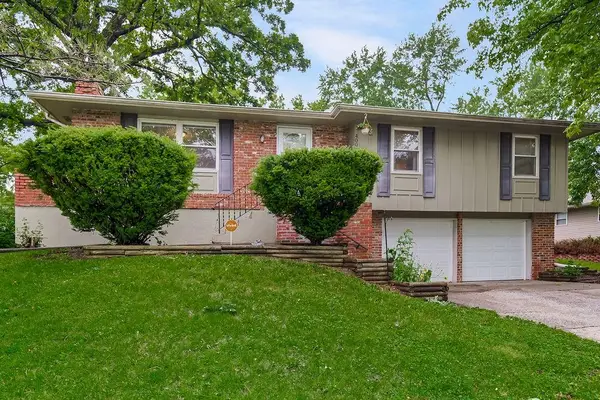 4008 S Colonial Drive, Independence, MO 64055