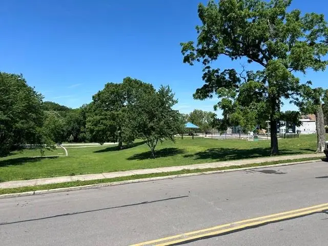 2823 Brooklyn Avenue, Kansas City, MO 64109 - #3