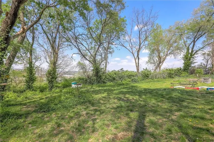 1322 W 21st Street, Kansas City, MO 64108 - #2