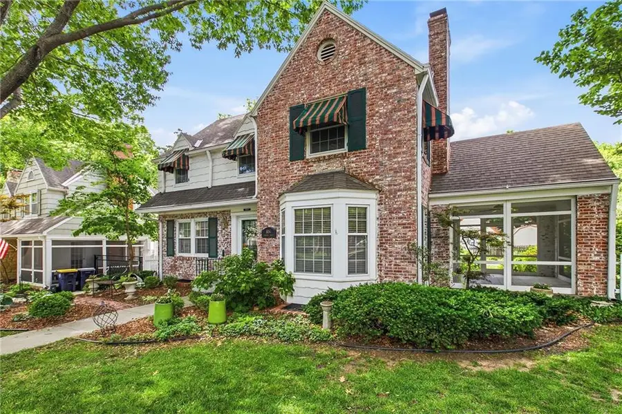 804 Romany Road, Kansas City, MO 64113 - #2
