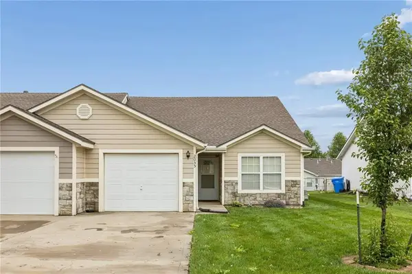 2055 Brook Ridge Court, Tonganoxie, KS 66086