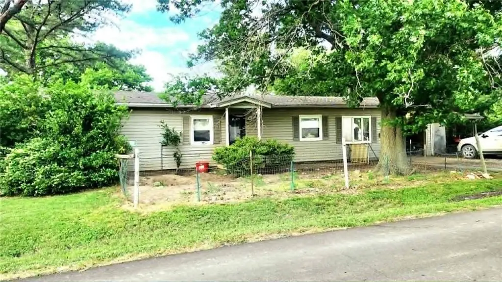 300 N Cayuga Street, Frontenac, KS 66763 - #1