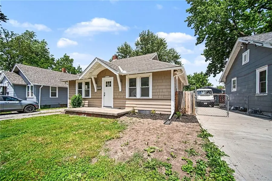 10526 E 9th Street S, Independence, MO 64053 - #3