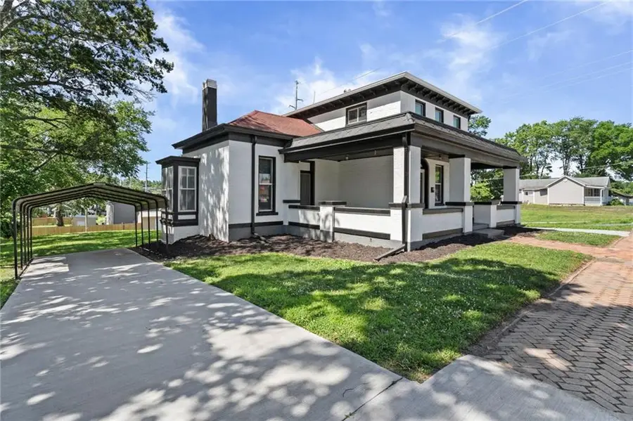 222 W Market Street, Warrensburg, MO 64093 - #2