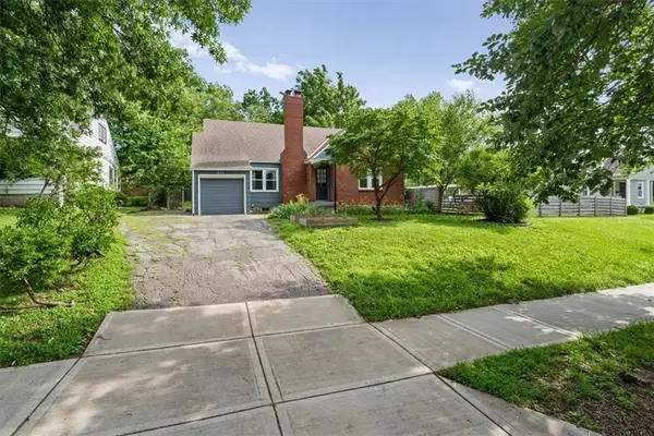 811 E 72nd Street, Kansas City, MO 64131