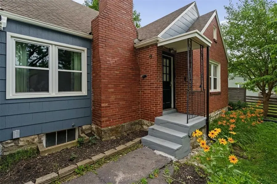 811 E 72nd Street, Kansas City, MO 64131 - #3
