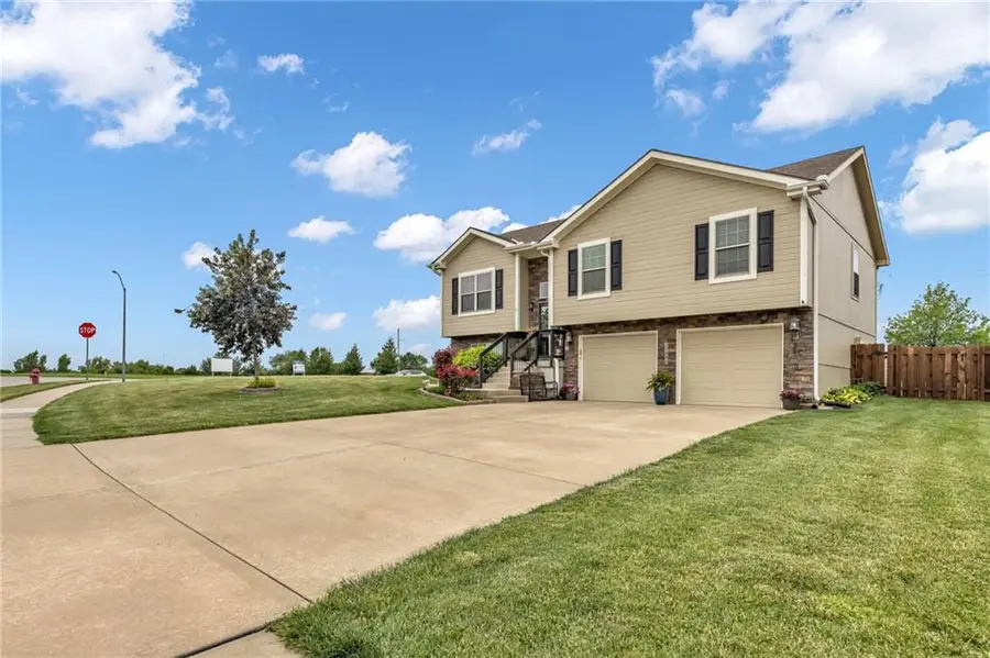 18400 Rock Ridge Street N, Smithville, MO 64089 - #2