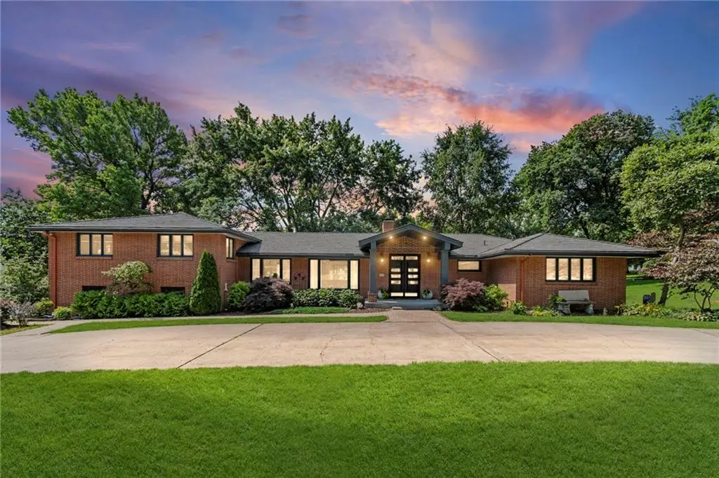 425 S Woodland Drive, Kansas City, MO 64118 - #1