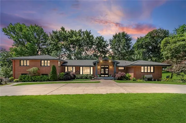425 S Woodland Drive, Kansas City, MO 64118