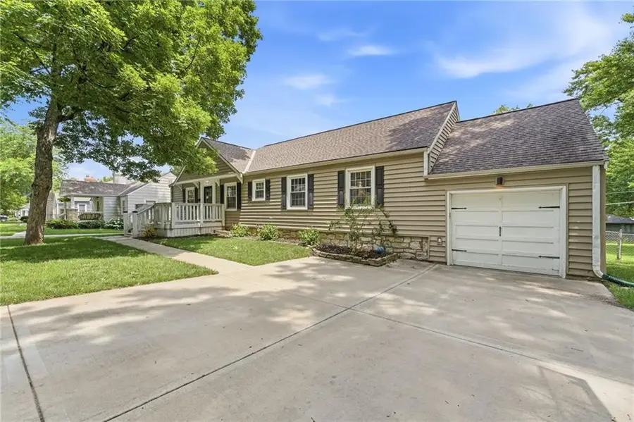 5735 Walmer Street, Mission, KS 66202 - #2