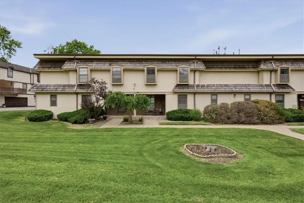 10236 Cedarbrooke Lane, Kansas City, MO 64131 - #1
