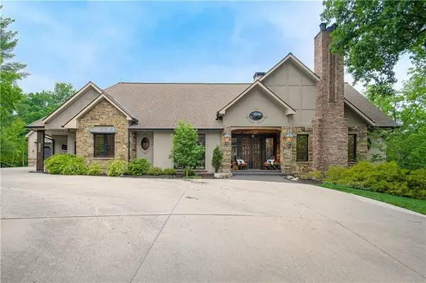 8700 Meadow Lane, Leawood, KS 66206